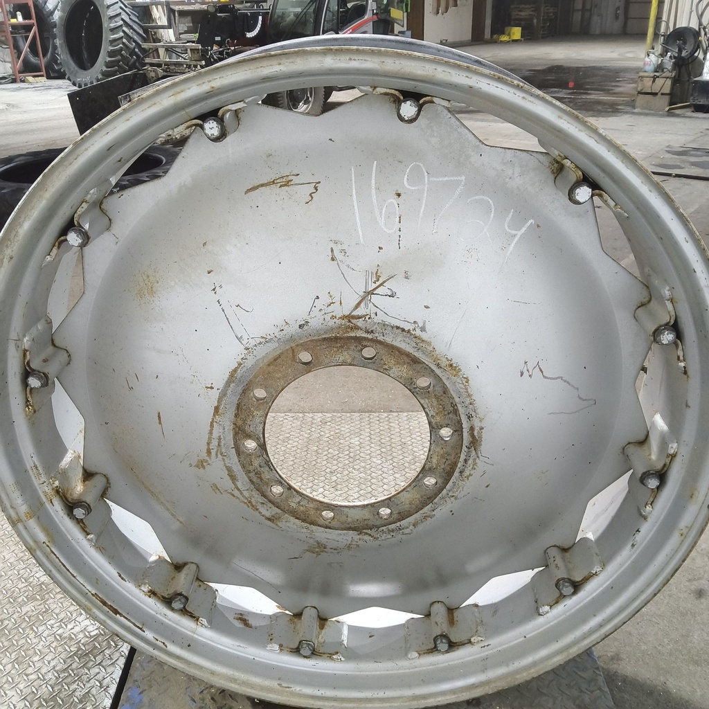 10-Hole Clamp/Loop Style Center for 46" Rim, Case IH Silver Mist