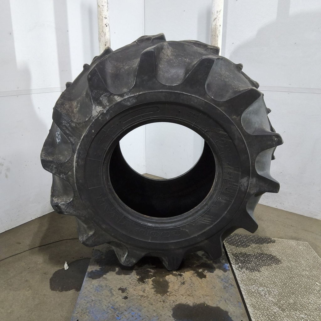 28L-26 Goodyear Farm Special Sure Grip TD8 R-2 H (16 Ply), 30%