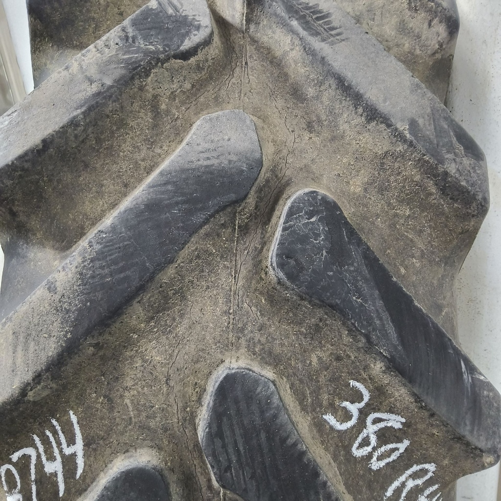 380/90R46 Titan Farm Hi Traction Lug Radial R-1 156A8 65%