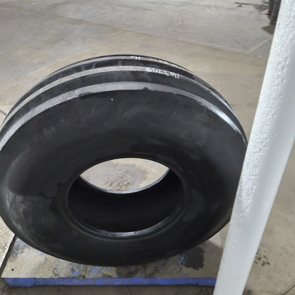 11.00-16 Firestone Champion Guide Grip 4-Rib F-2M D (8 Ply), 80%