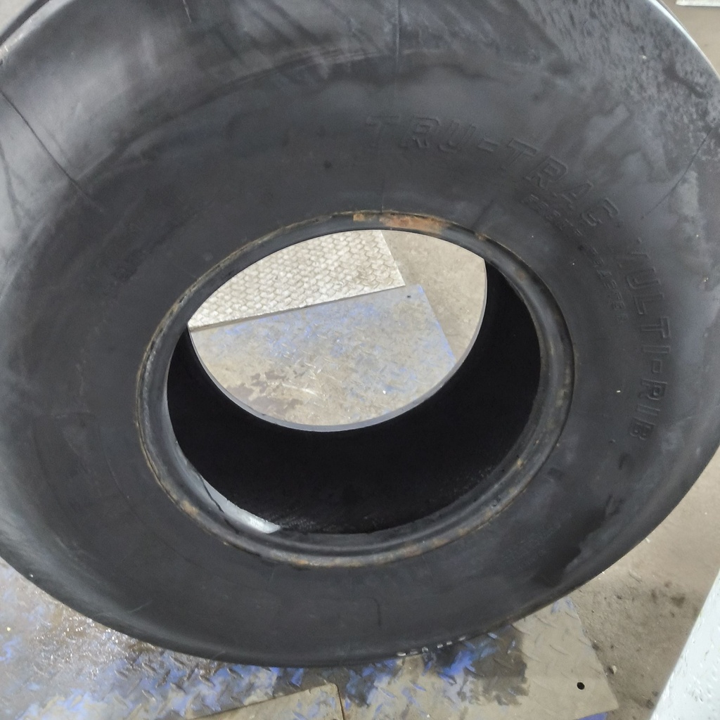 11.00-16SL Titan Farm Tru-Trac Multi-Rib 4-Rib F-2M D (8 Ply), 90%