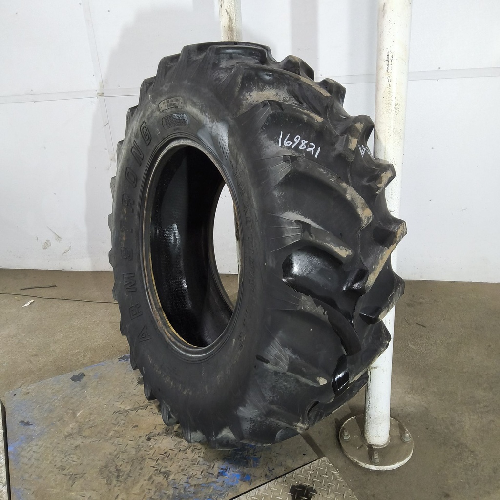 16.9-28 Armstrong Hi Traction Lug Radial R-1 E (10 Ply), 80%