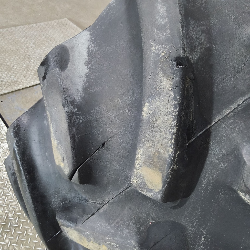 16.9-28 Armstrong Hi Traction Lug Radial R-1 E (10 Ply), 80%