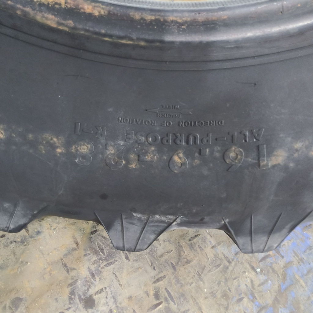 16.9-28 Armstrong Hi Traction Lug Radial R-1 E (10 Ply), 80%