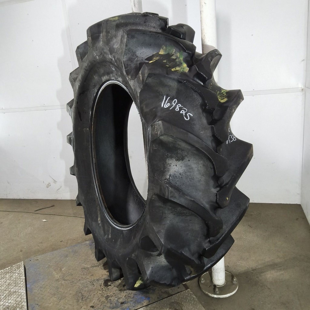 20.8-38 Firestone Champion Spade Grip R-2 D (8 Ply), 65%