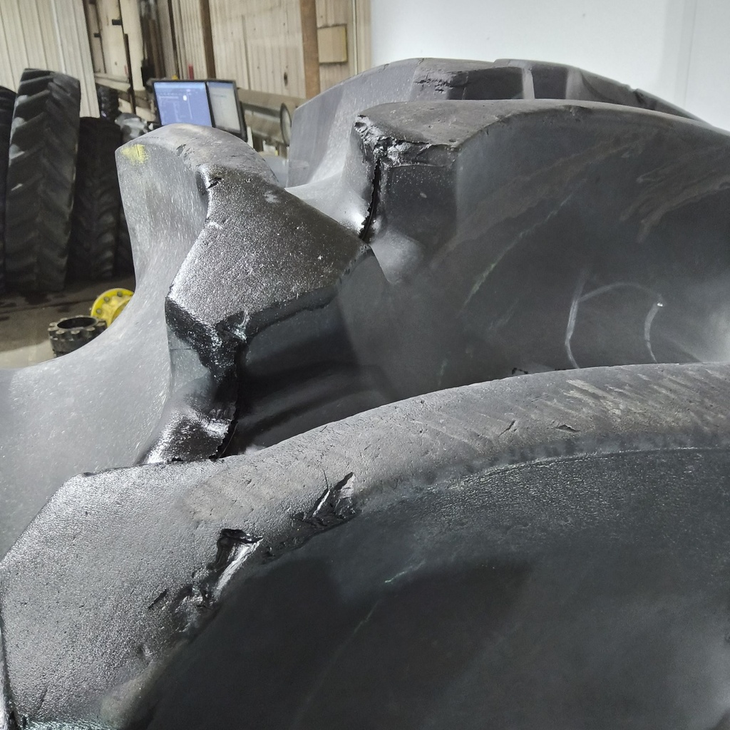 20.8-38 Firestone Champion Spade Grip R-2 D (8 Ply), 65%