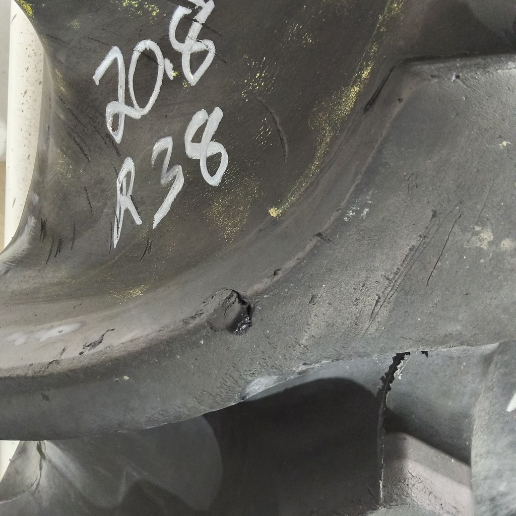 20.8-38 Firestone Champion Spade Grip R-2 D (8 Ply), 65%