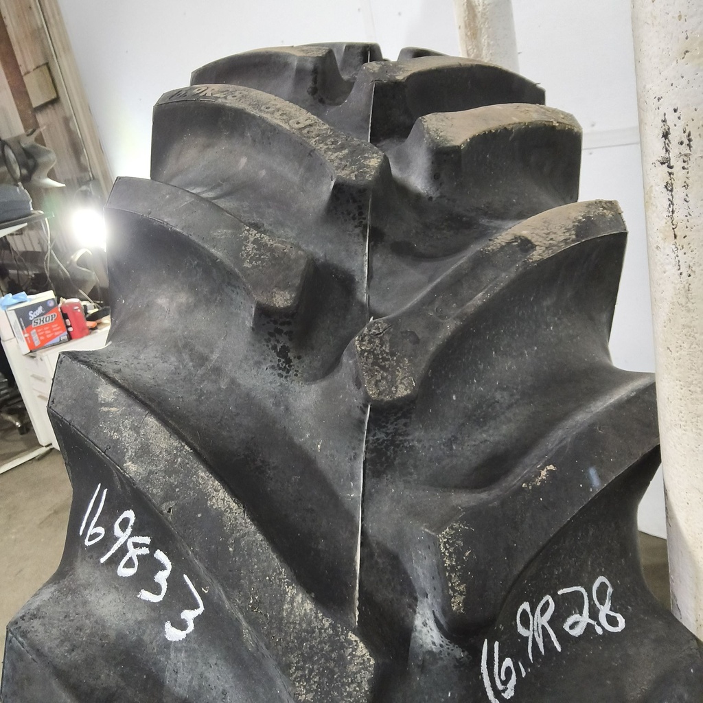 16.9R28 Titan Farm Hi Traction Lug Radial R-1 136A8 85%