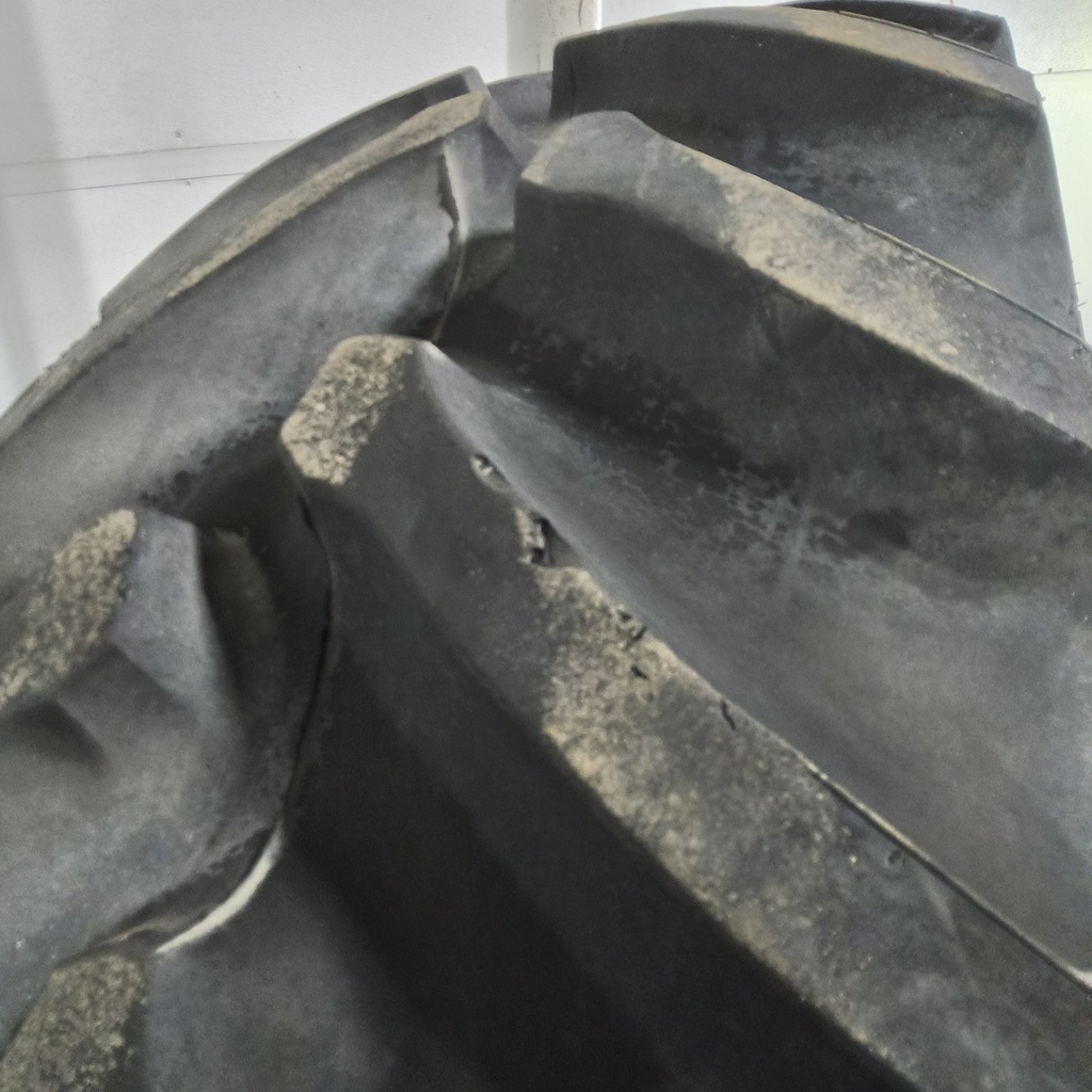 16.9R28 Titan Farm Hi Traction Lug Radial R-1 136A8 85%