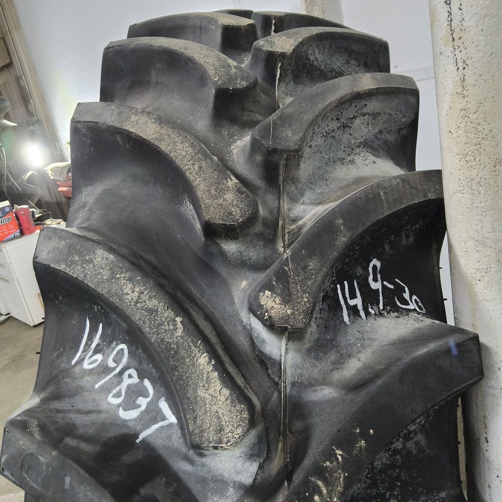 14.9-30 Firestone Super All Traction FWD R-1 E (10 Ply), 90%