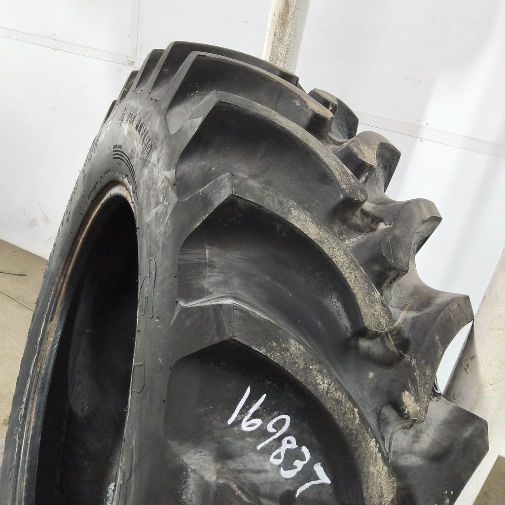 14.9-30 Firestone Super All Traction FWD R-1 E (10 Ply), 90%