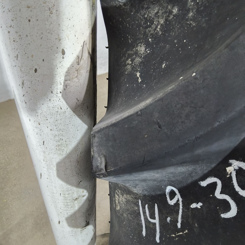 14.9-30 Firestone Super All Traction FWD R-1 E (10 Ply), 90%