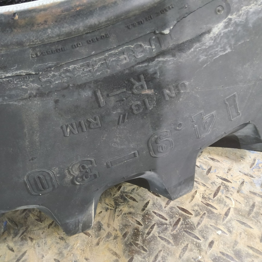 14.9-30 Firestone Super All Traction FWD R-1 E (10 Ply), 90%