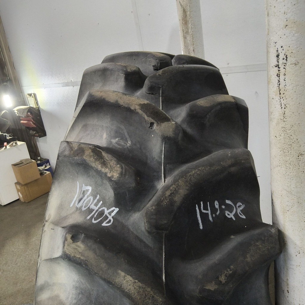 14.9-28 Goodyear Farm Dyna Torque II R-1 E (10 Ply), 90%