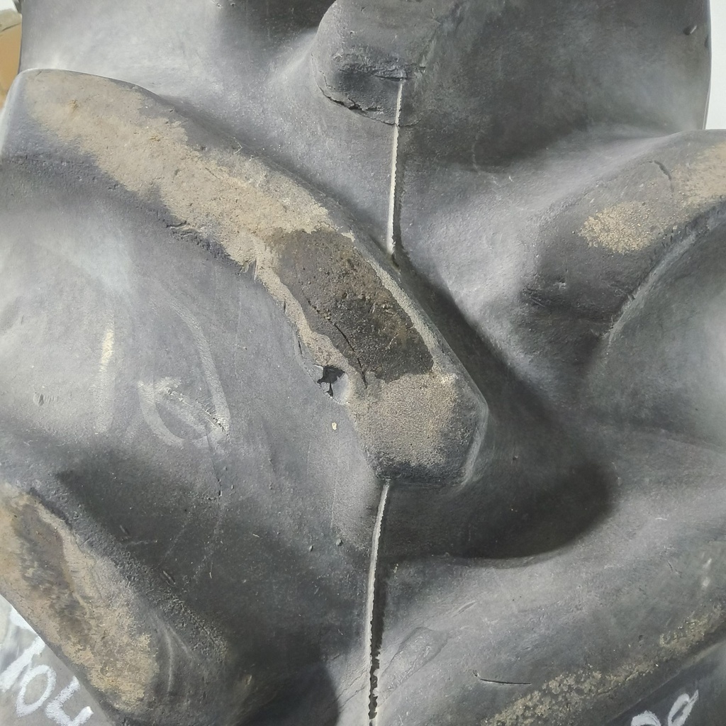 14.9-28 Goodyear Farm Dyna Torque II R-1 E (10 Ply), 90%