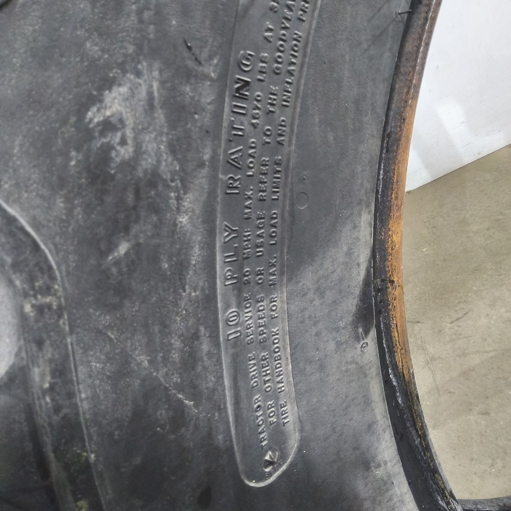 14.9-28 Goodyear Farm Dyna Torque II R-1 E (10 Ply), 90%