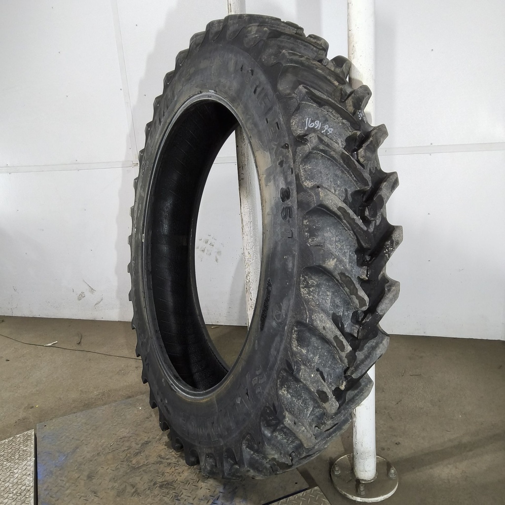 VF320/105R46 Alliance Agriflex+ 354 R-1W 172D 75%
