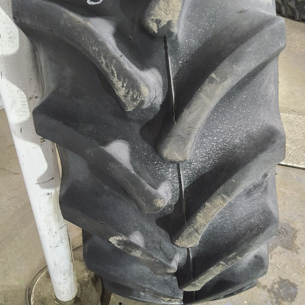 14.9R30 Firestone Radial All Traction FWD R-1 134A8 90%