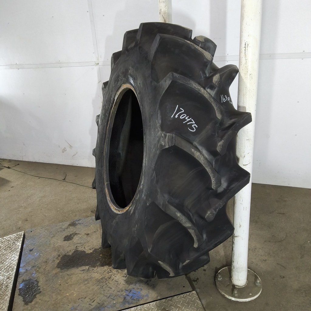 16.9R28 Firestone Radial Champion Spade Grip R-2 136A8 80%