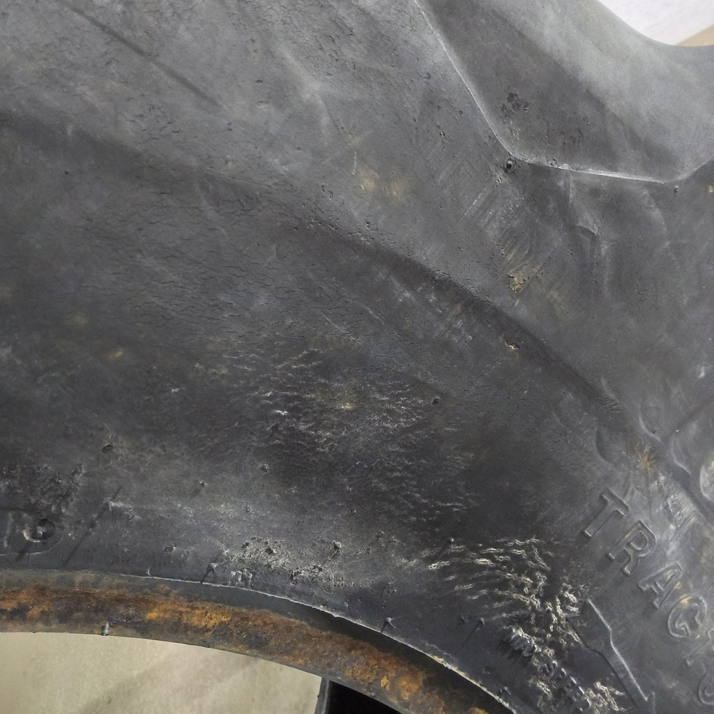 16.9R28 Firestone Radial Champion Spade Grip R-2 136A8 80%