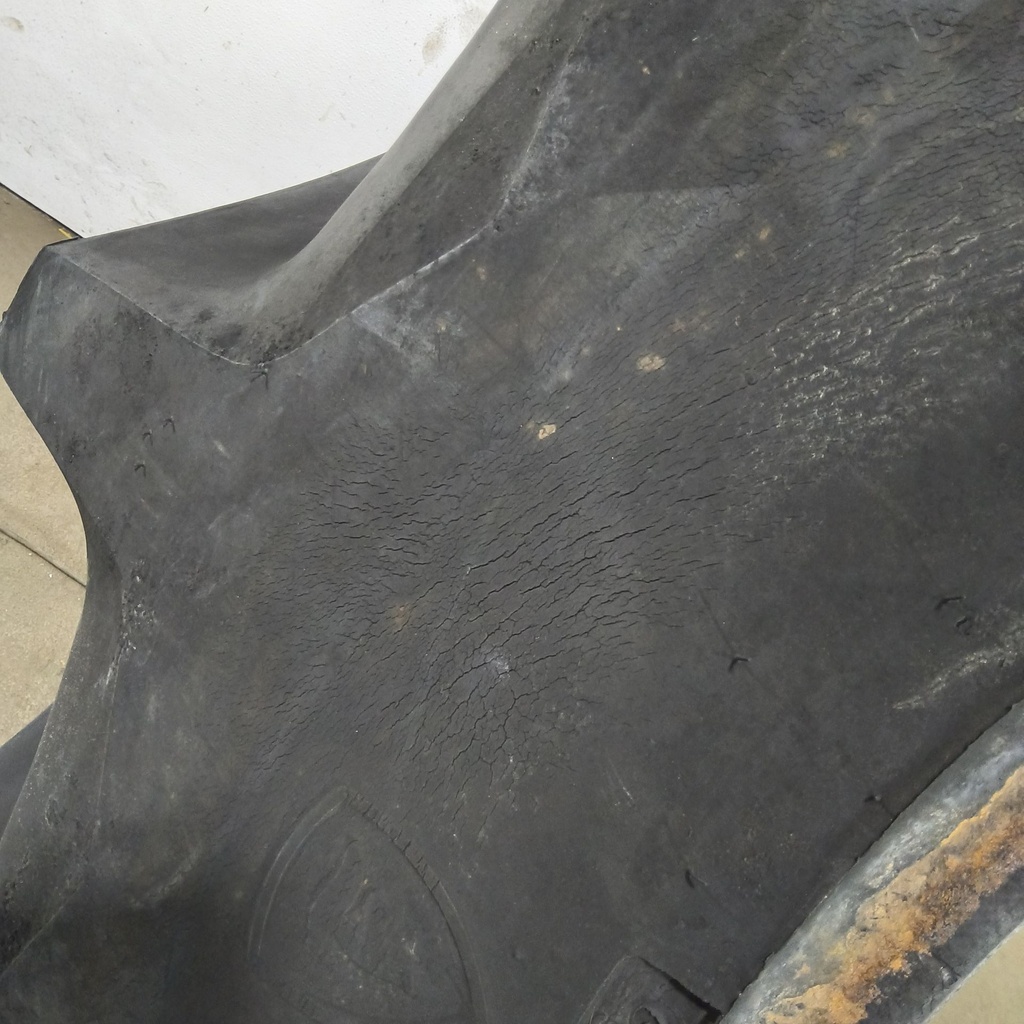 16.9R28 Firestone Radial Champion Spade Grip R-2 136A8 80%