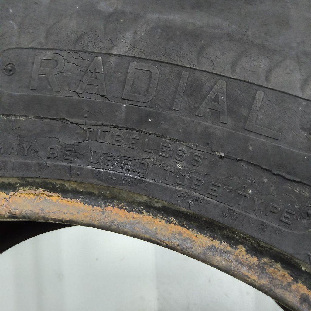 16.9R28 Firestone Radial Champion Spade Grip R-2 136A8 80%