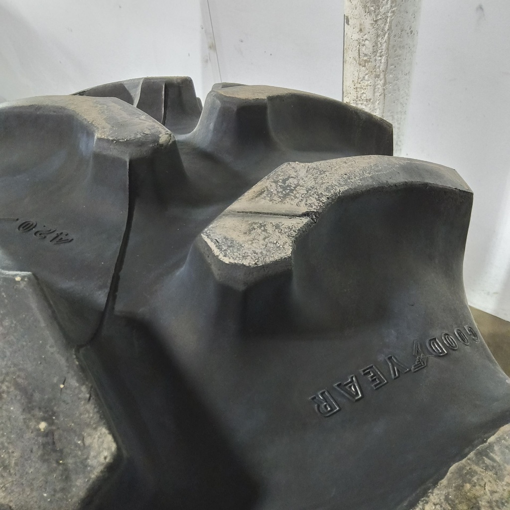 420/85R28 Goodyear Farm UltraTorque Radial R-1 139B 90%