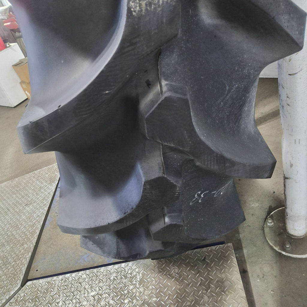 20.8R38 Firestone Radial Champion Spade Grip R-2 D (8 Ply), 70%