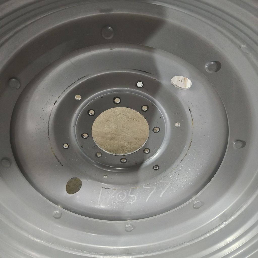 8-Hole Stub Disc Center for 38"-54" Rim, Case IH Silver Mist