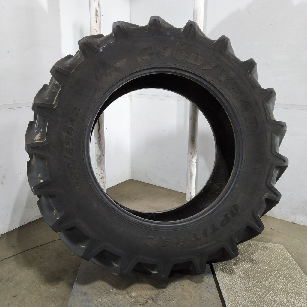 520/85R42 Goodyear Farm Optitrac R-1W 162D 85%