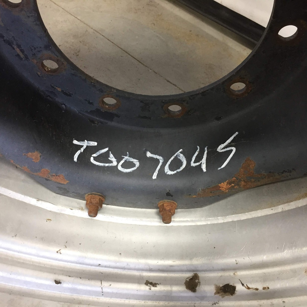 10-Hole Waffle Wheel (Groups of 2 bolts) Center for 28" Rim - 30", Black