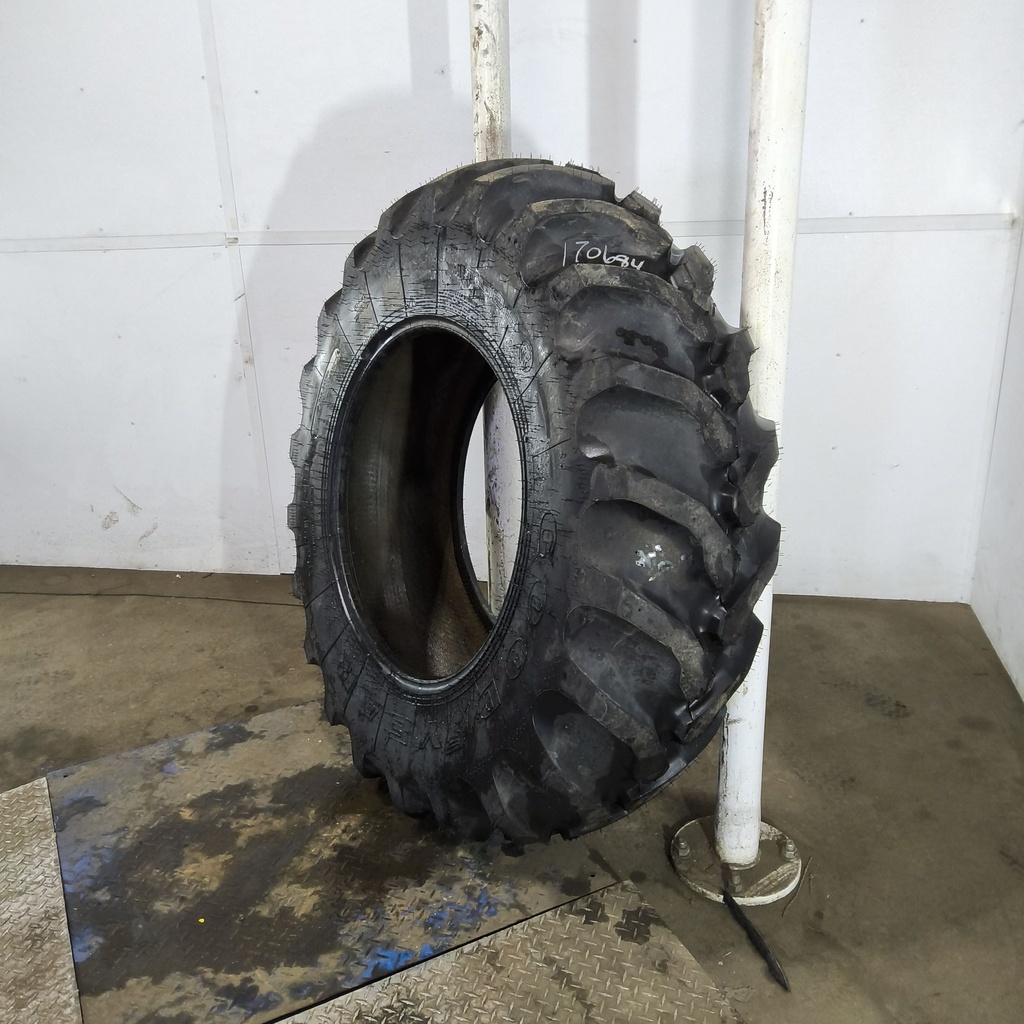 16.9-28 Goodyear Farm IT525 R-4 F (12 Ply), 99%