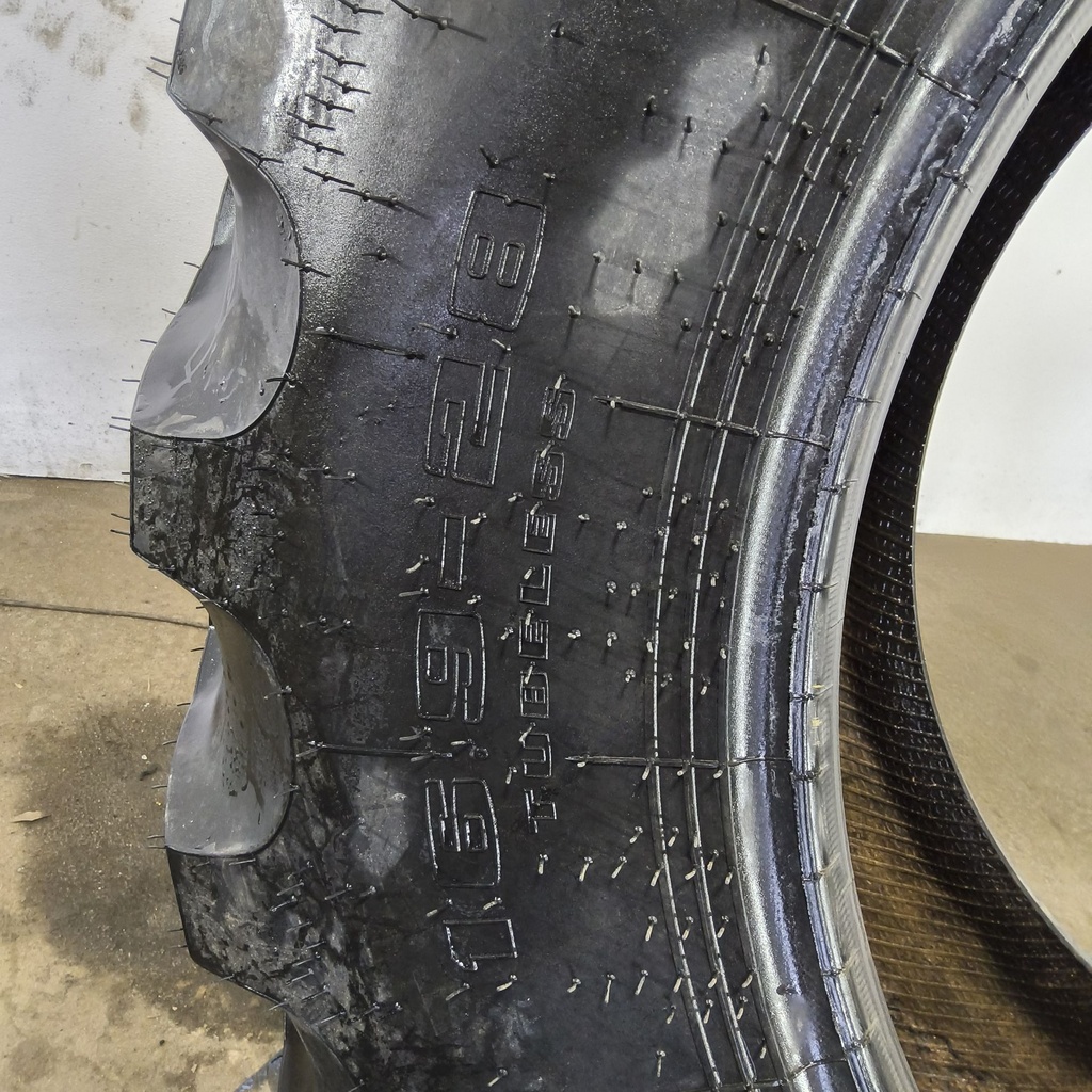 16.9-28 Goodyear Farm IT525 R-4 F (12 Ply), 99%