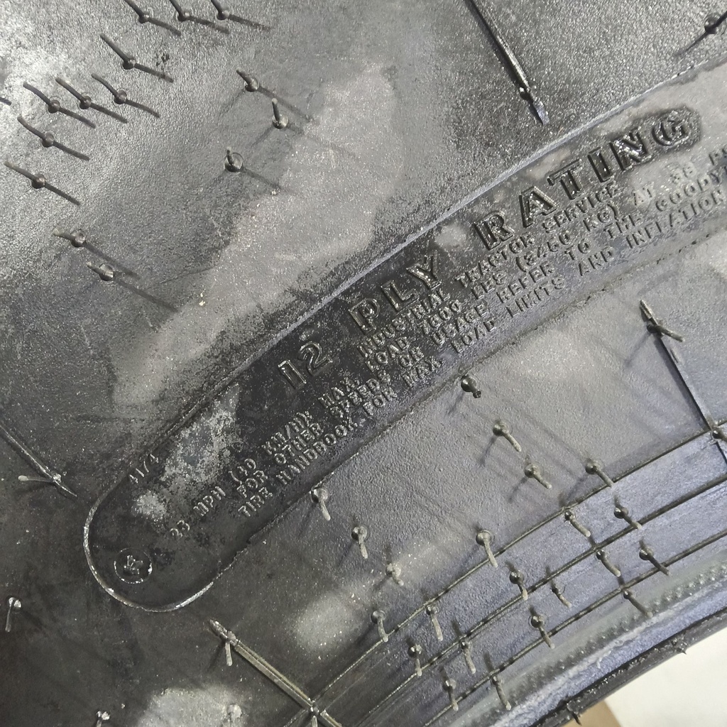 16.9-28 Goodyear Farm IT525 R-4 F (12 Ply), 99%