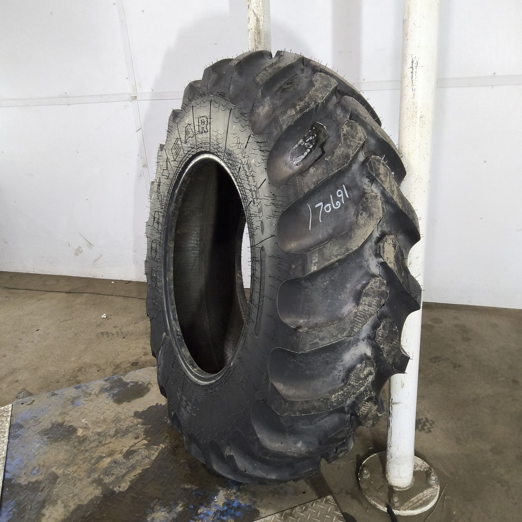 16.9-28 Goodyear Farm IT525 R-4 F (12 Ply), 99%