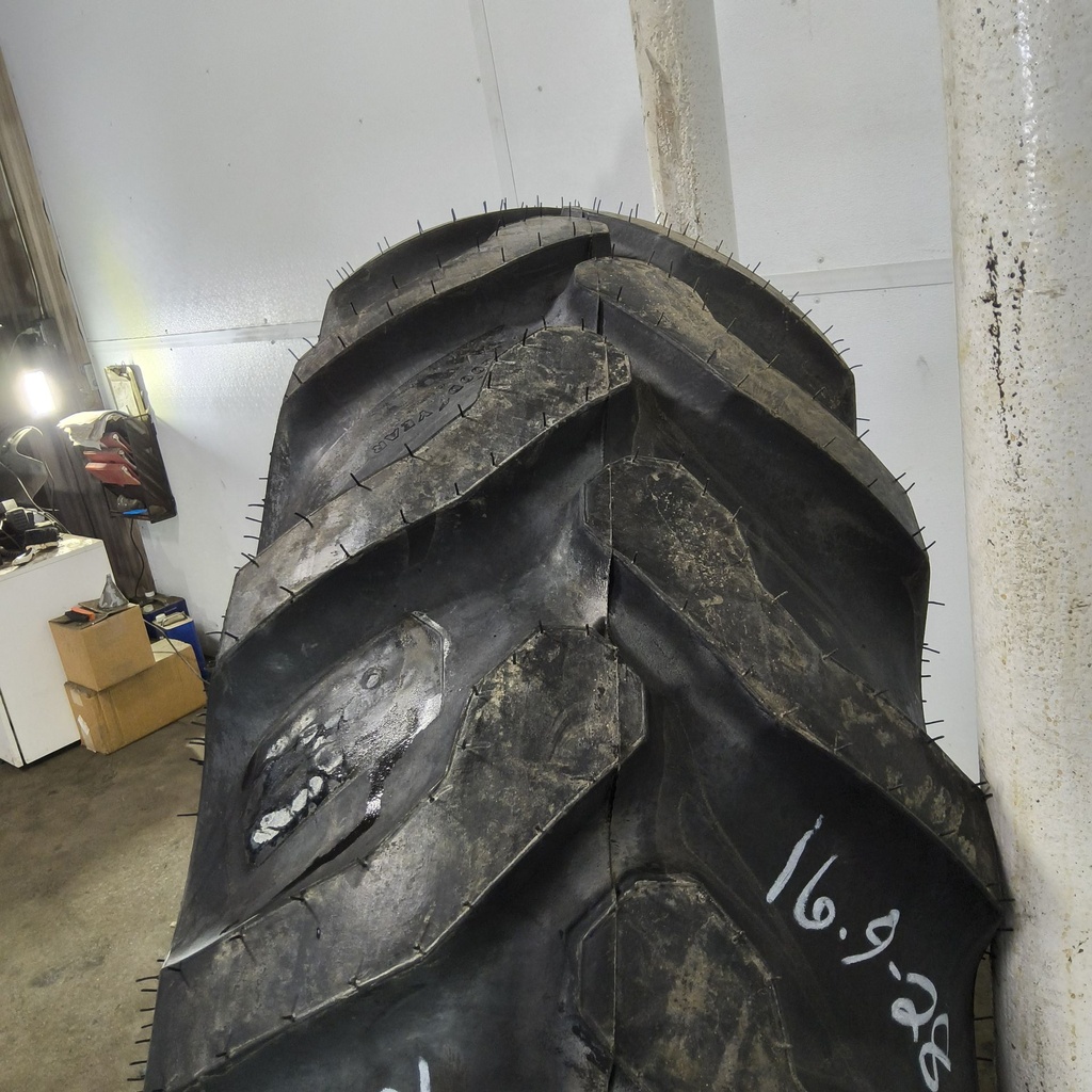 16.9-28 Goodyear Farm IT525 R-4 F (12 Ply), 99%