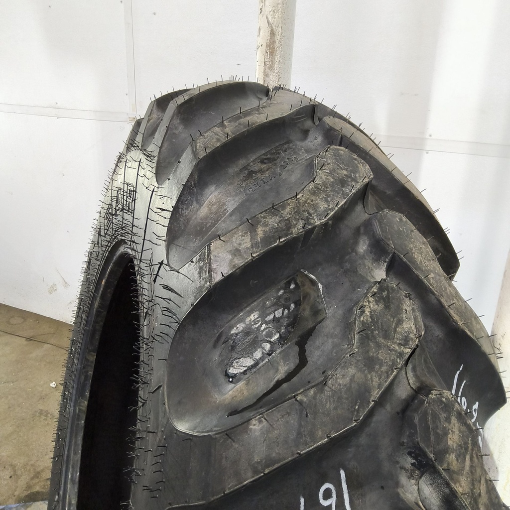 16.9-28 Goodyear Farm IT525 R-4 F (12 Ply), 99%