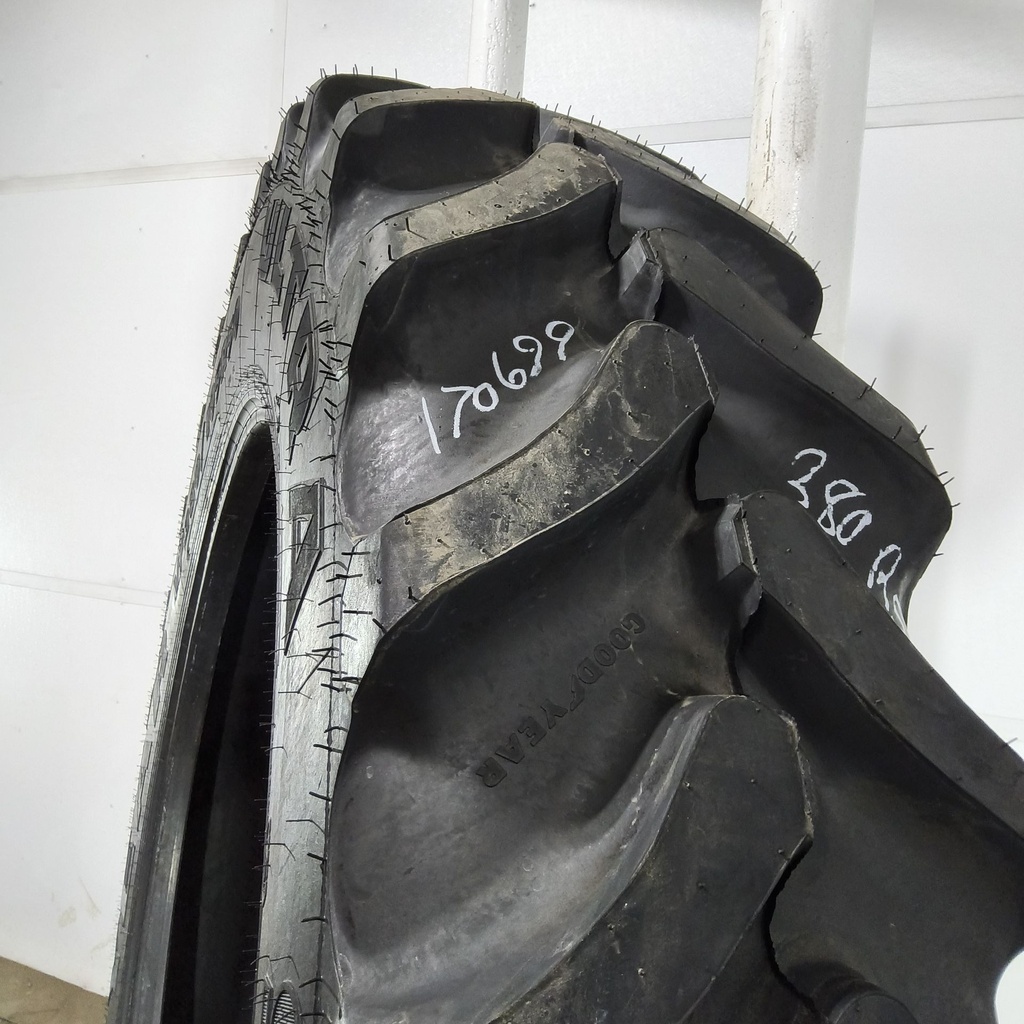 VF380/105R50 Goodyear Farm Ultra Sprayer R-1 179D 99%