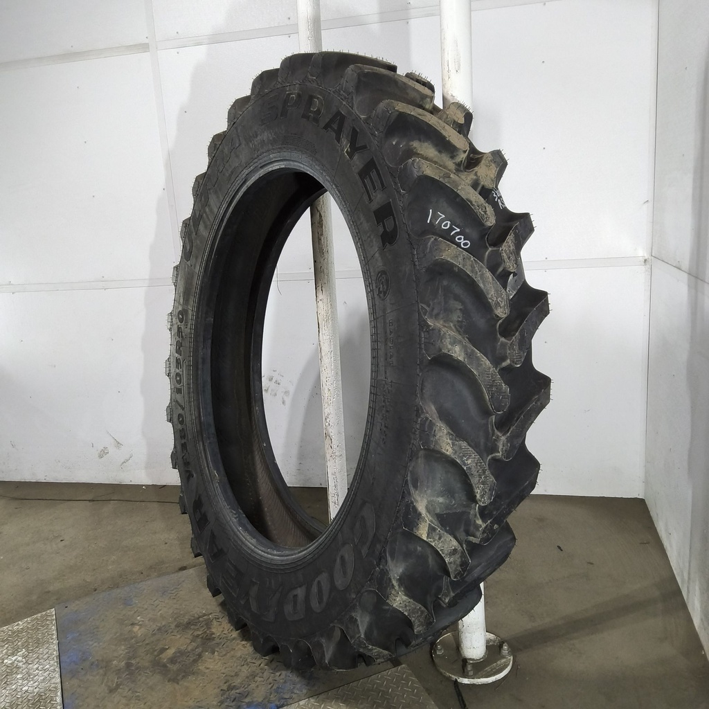 VF380/105R50 Goodyear Farm Ultra Sprayer R-1 179D 99%