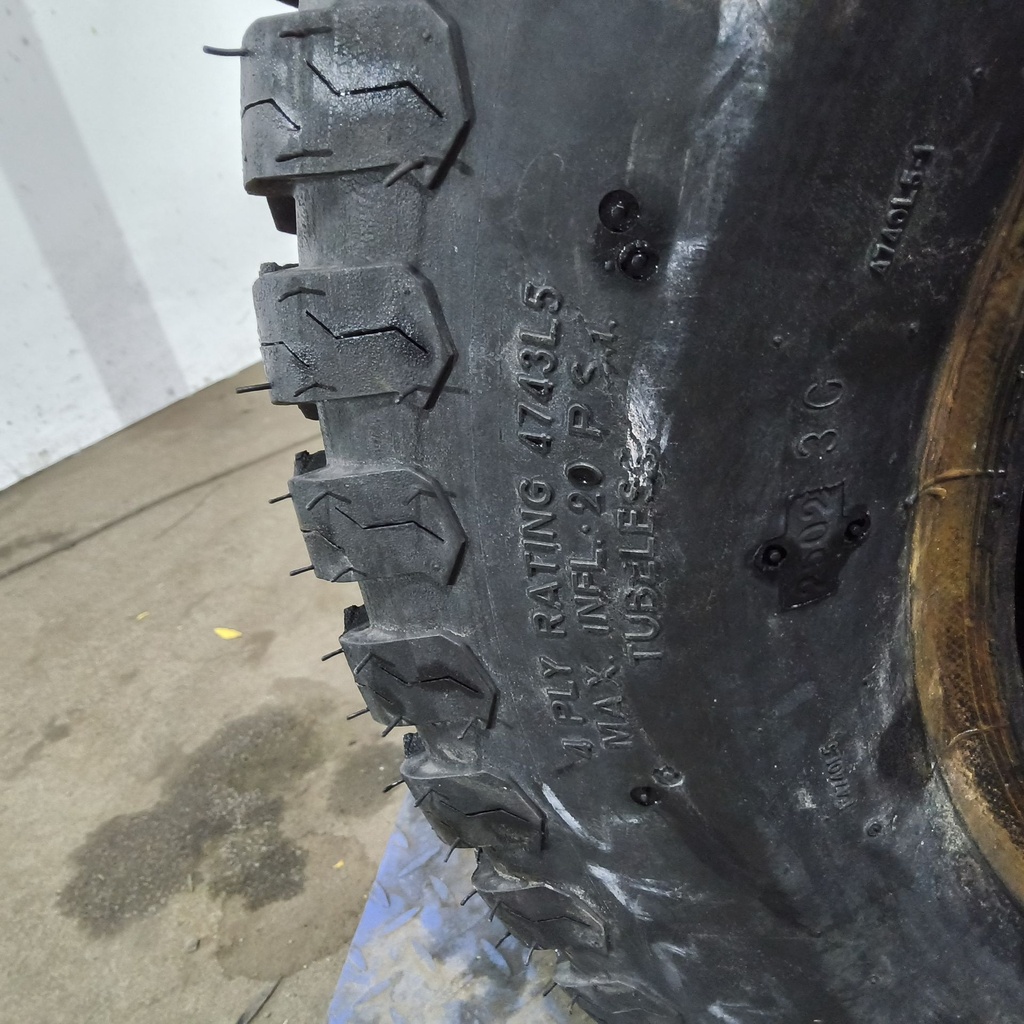29x12.50-15NHS Titan Farm Multi Trac C/S HF-1 B (4 Ply), 90%