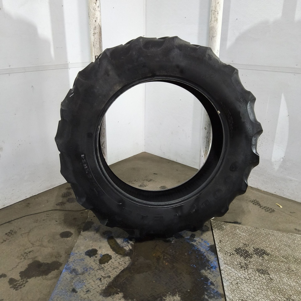380/85R34 Goodyear Farm DT800 Super Traction R-1W 137B 30%