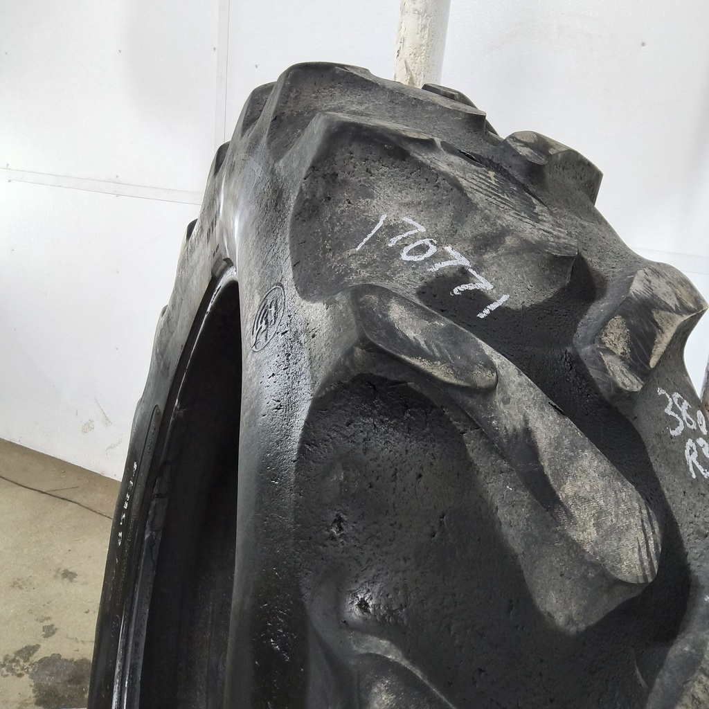 380/85R34 Goodyear Farm DT800 Super Traction R-1W 137B 30%