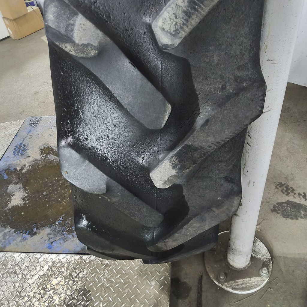 380/85R34 Goodyear Farm DT800 Super Traction R-1W 137B 30%