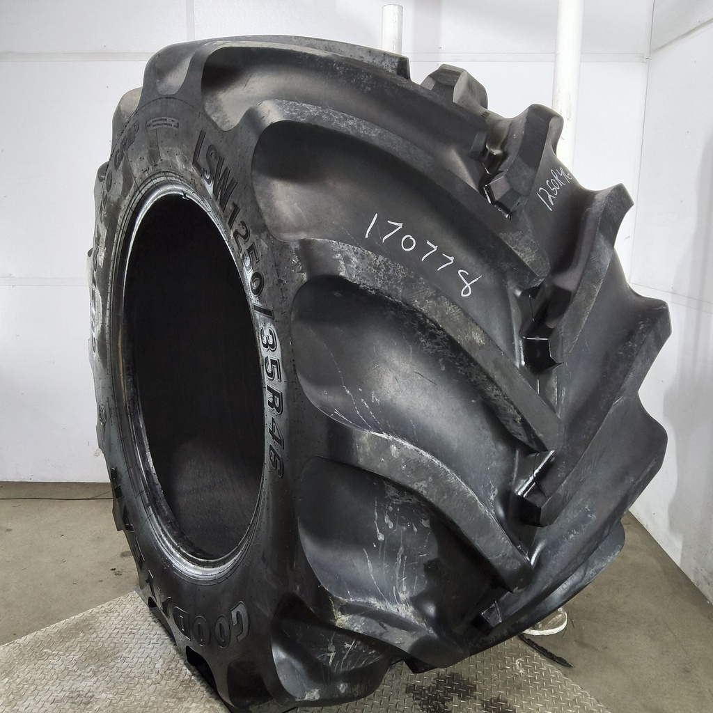 LSW1250/35R46 Goodyear Farm Custom Flo Grip R-2 202B 85%