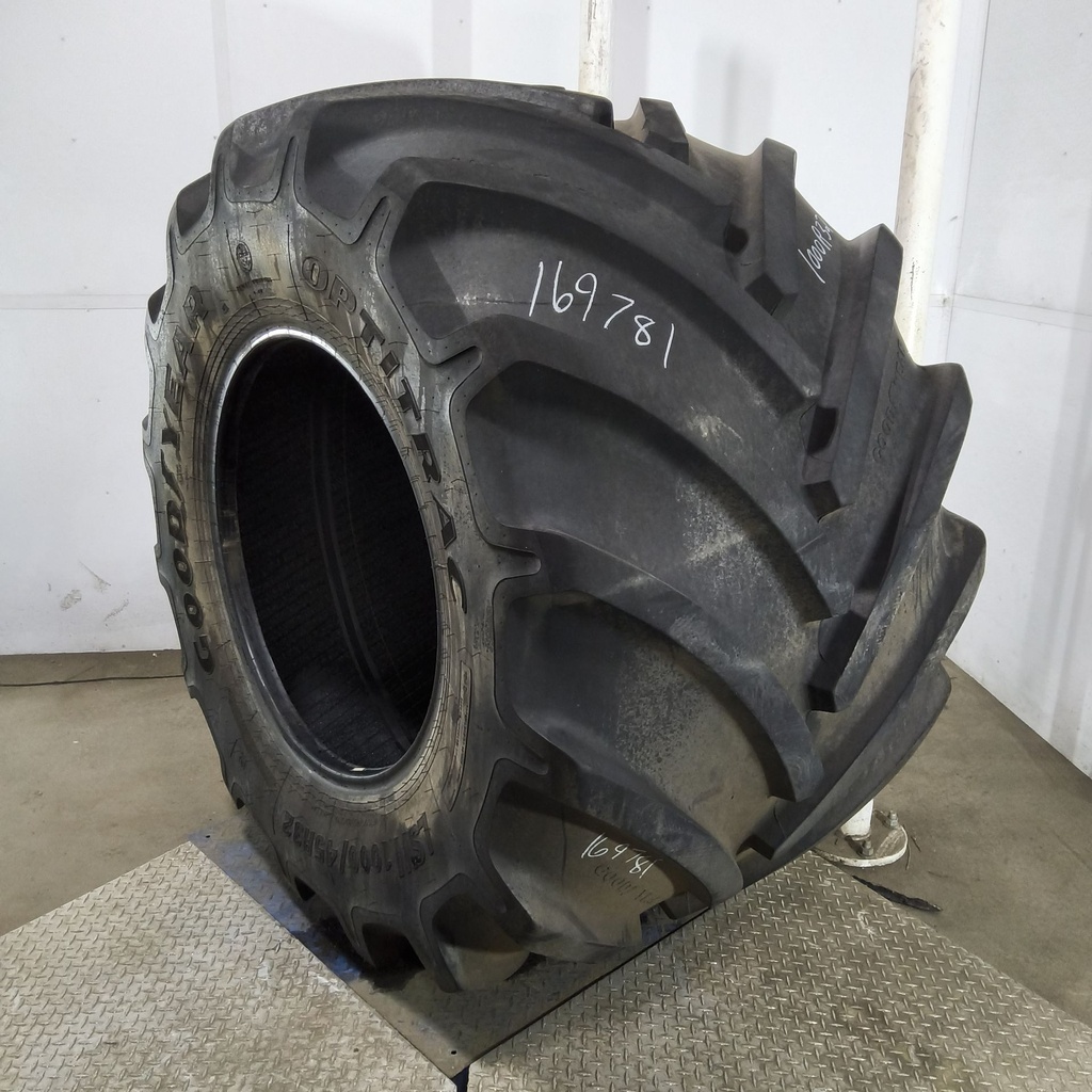 LSW1000/45R32 Goodyear Farm Optitrac R-1W 184D 85%
