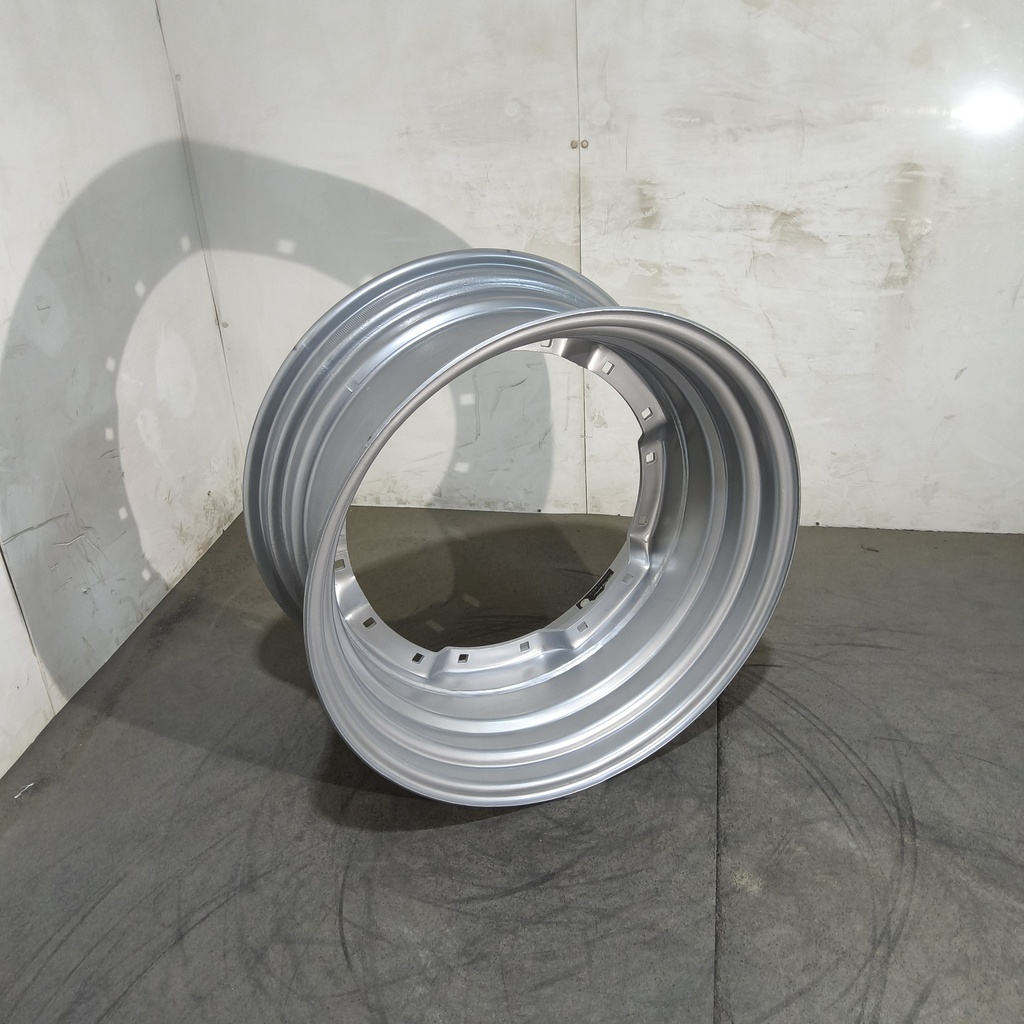 15"W x 30"D, Case IH Silver Mist 8-Hole Waffle Wheel (Groups of 2 Bolts)