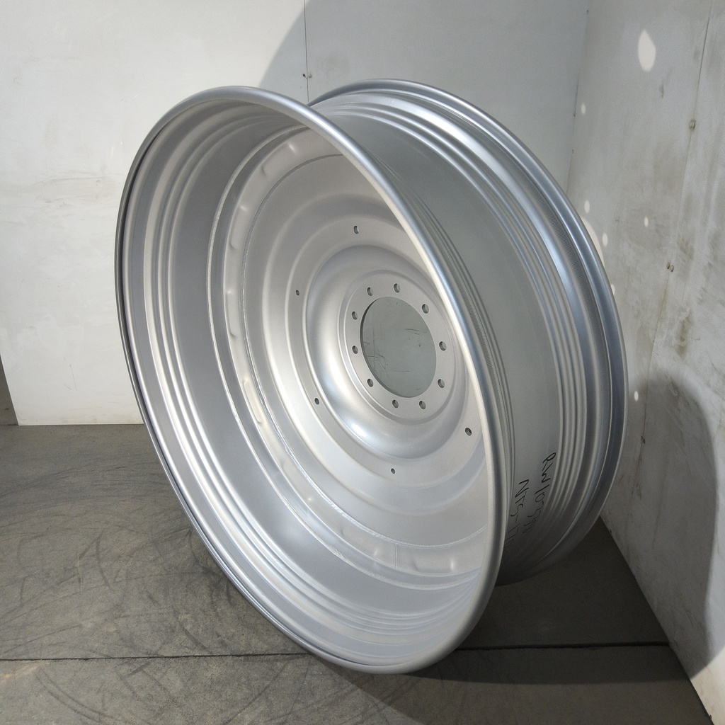 15"W x 50"D, Case IH Silver Mist 10-Hole Spun Disc , -9.75" Offset