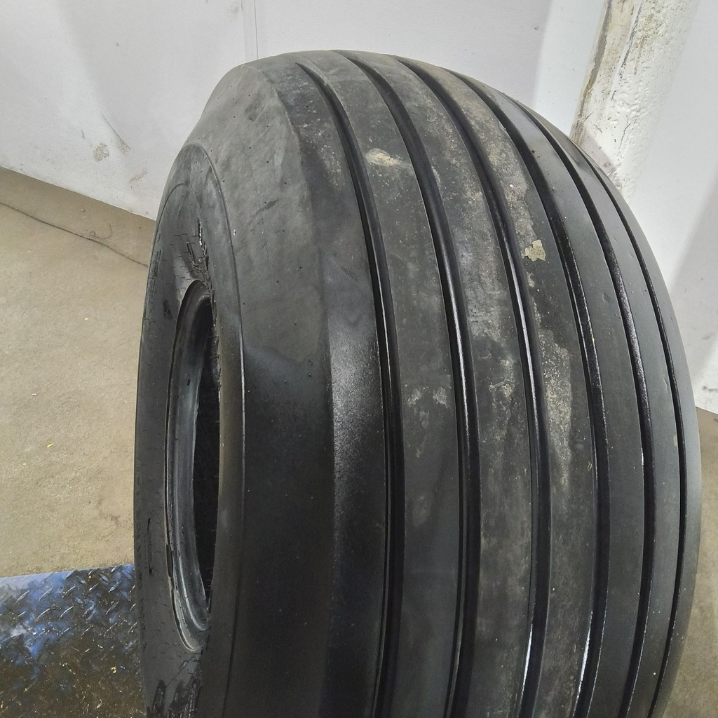 16.5L-16.1SL Titan Farm Farm Service Flotation I-1 E (10 Ply), 85%