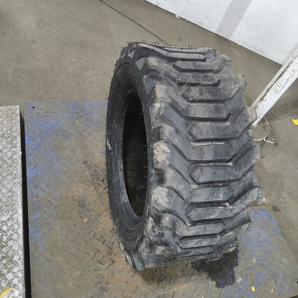 27x10.50-15 Carlisle Trac Chief R-4 C (6 Ply), 99%