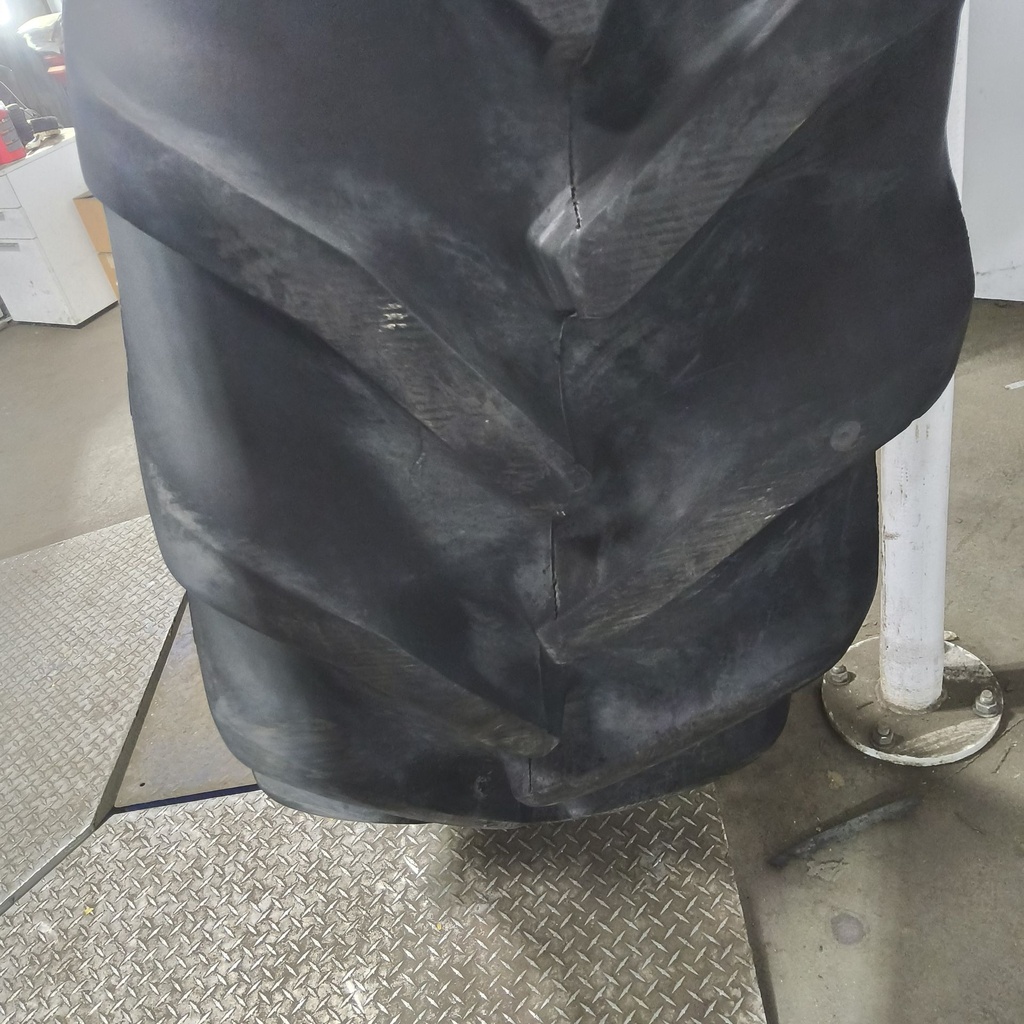 620/70R46 Goodyear Farm DT820 Super Traction R-1W 167B 80%